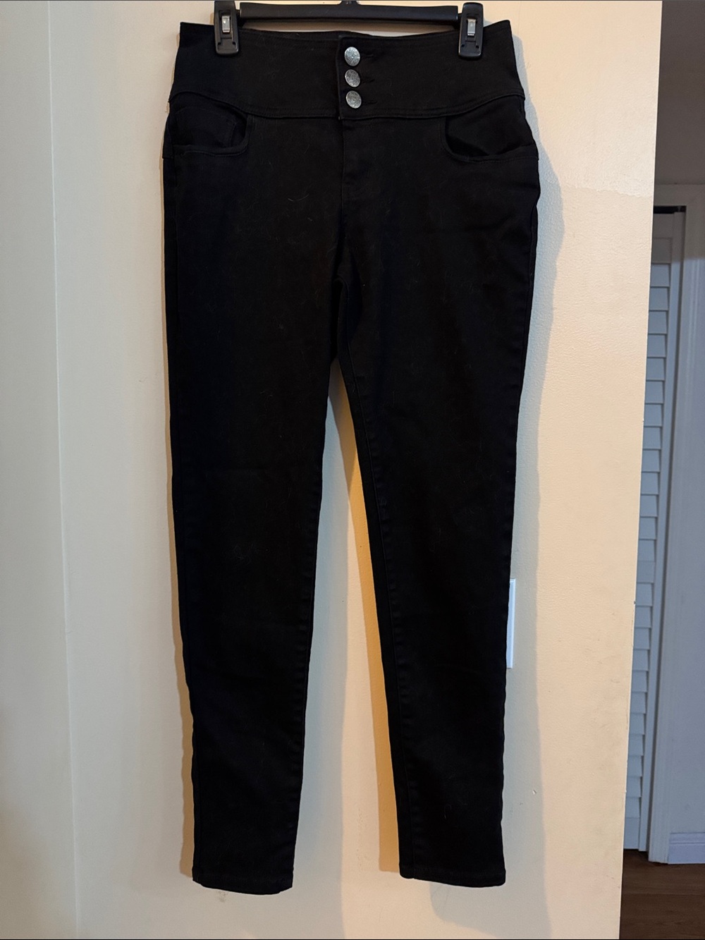 Hybrid & company Black High-Rise Skinny Ponte Pants with Triple Button Waist